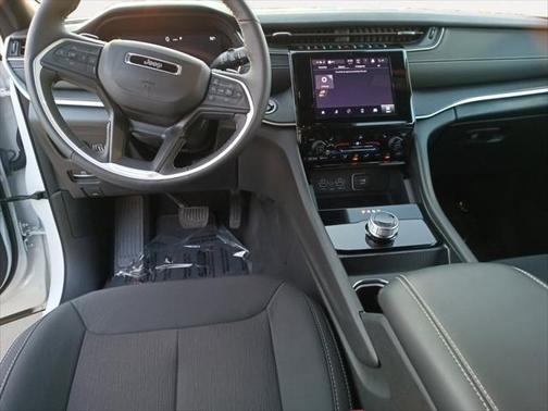 2024 Jeep Grand Cherokee Laredo 4x4