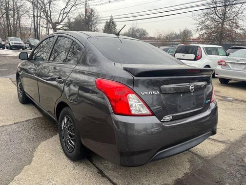 2015 Nissan Versa 1.6 S+
