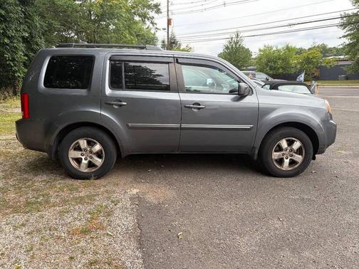 Gray 2011 Honda Pilot EX