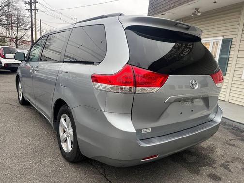 2011 Toyota Sienna LE