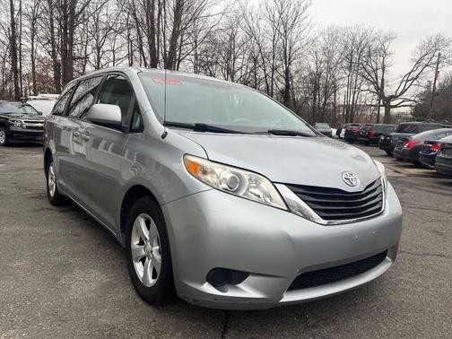 2011 Toyota Sienna LE