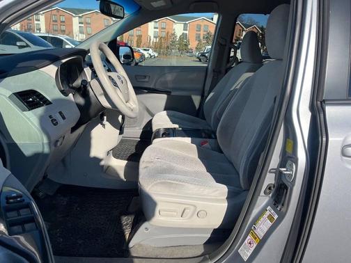 2011 Toyota Sienna LE