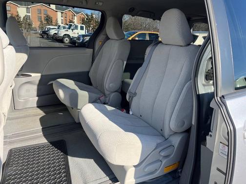 2011 Toyota Sienna LE