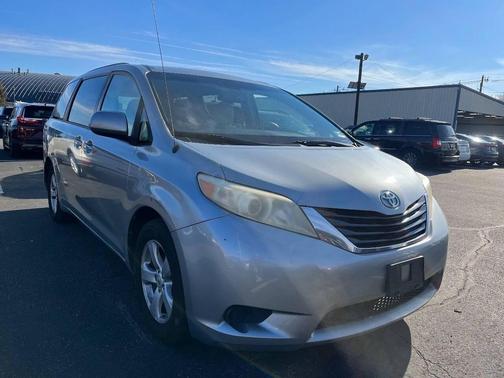 2011 Toyota Sienna LE