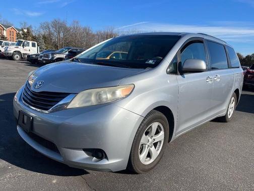 2011 Toyota Sienna LE