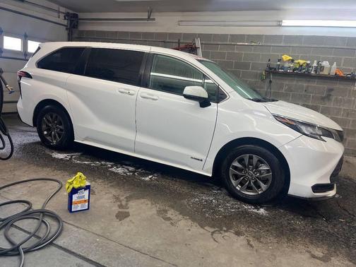 2021 Toyota Sienna LE
