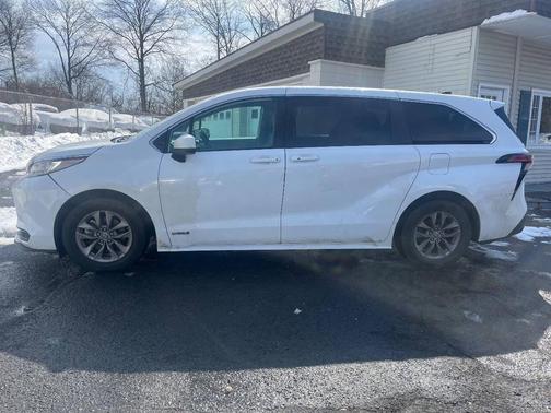 2021 Toyota Sienna LE
