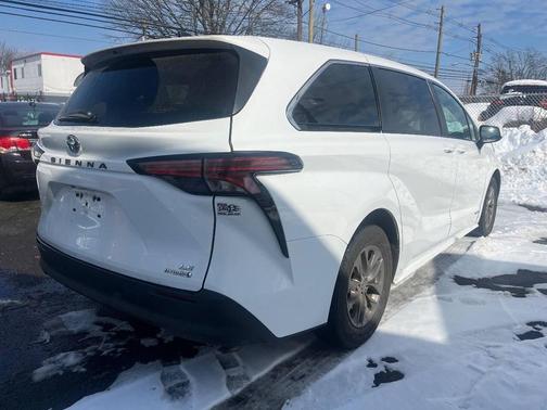 2021 Toyota Sienna LE