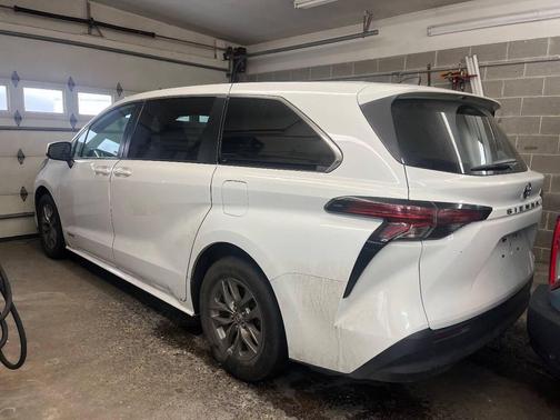 2021 Toyota Sienna LE