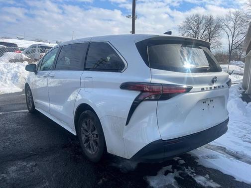 2021 Toyota Sienna LE