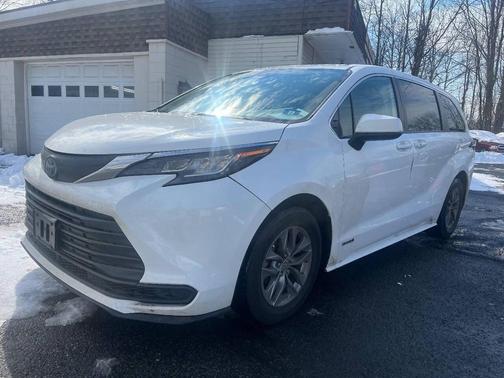 2021 Toyota Sienna LE