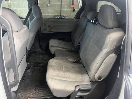 2021 Toyota Sienna LE