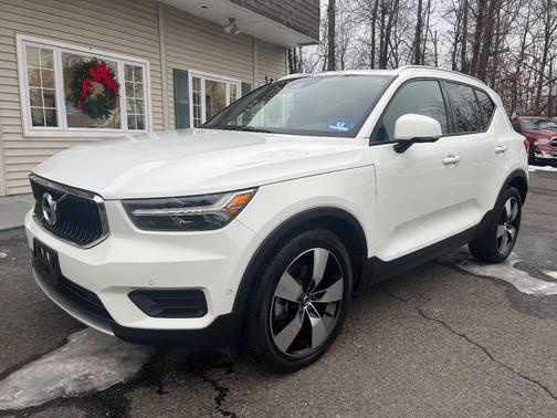 2019 Volvo XC40 T5 Momentum