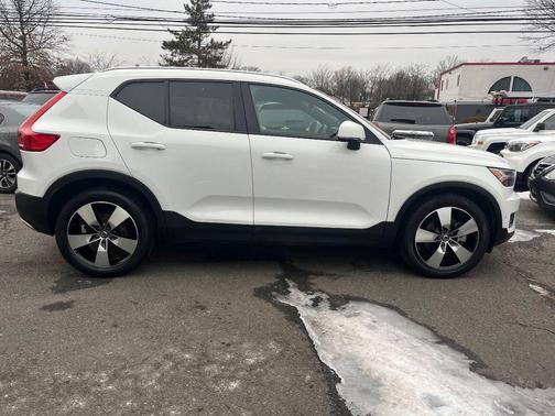 2019 Volvo XC40 T5 Momentum