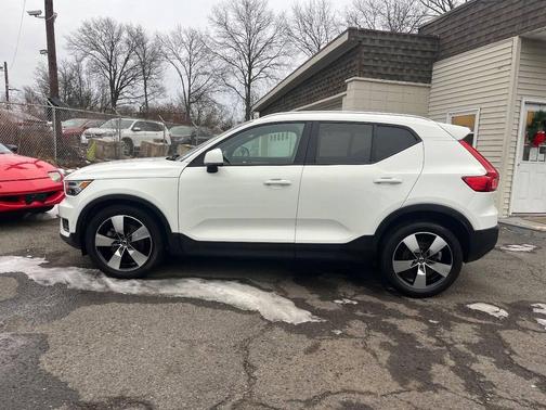2019 Volvo XC40 T5 Momentum