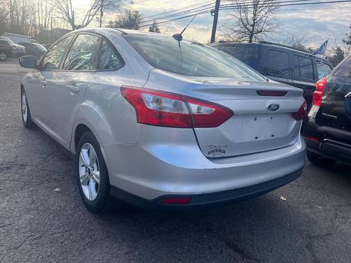 Ingot Silver Metallic 2014 Ford Focus SE