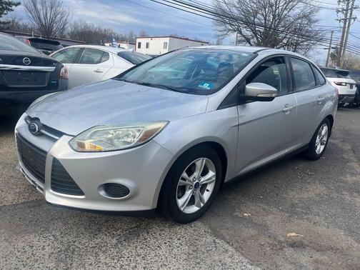 Ingot Silver Metallic 2014 Ford Focus SE