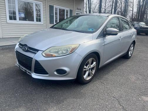 Ingot Silver Metallic 2014 Ford Focus SE