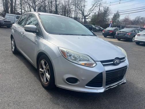 Ingot Silver Metallic 2014 Ford Focus SE