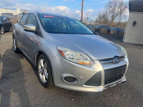 Ingot Silver Metallic 2014 Ford Focus SE