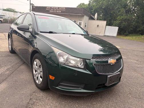 Rainforest Green Metallic 2014 Chevrolet Cruze LS