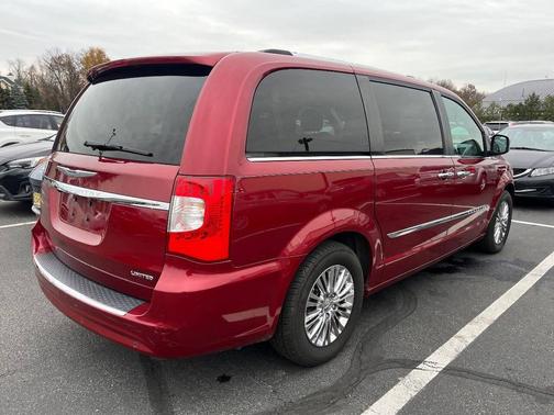 2011 Chrysler Town & Country Limited