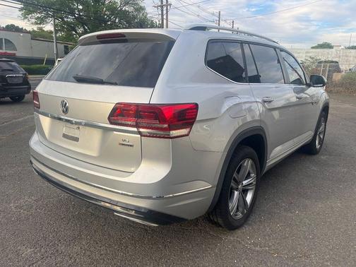 Platinum Gray Metallic 2018 Volkswagen Atlas 3.6L SE w/Technology