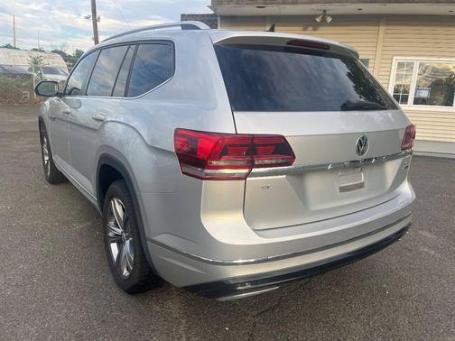 Platinum Gray Metallic 2018 Volkswagen Atlas 3.6L SE w/Technology