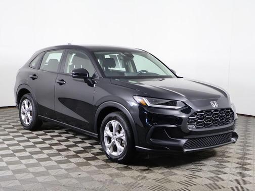 Crystal Black Pearl 2025 Honda HR-V LX
