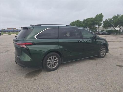 2022 Toyota Sienna XLE 7 Passenger