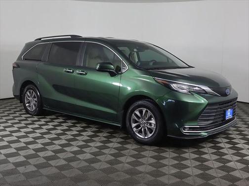 2022 Toyota Sienna XLE 7 Passenger