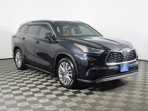 2023 Toyota Highlander Hybrid Platinum