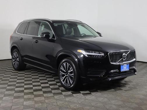 2022 Volvo XC90 T5 Momentum
