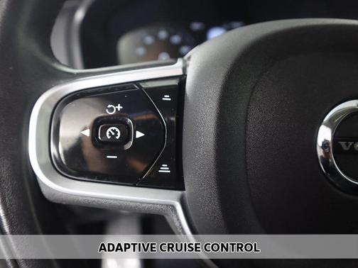 2022 Volvo XC90 T5 Momentum