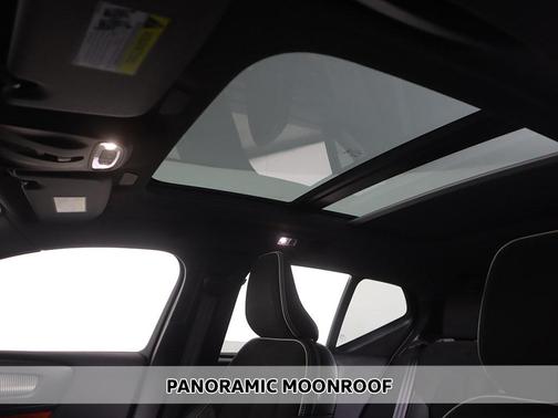 2021 Volvo XC40 T5 R-Design