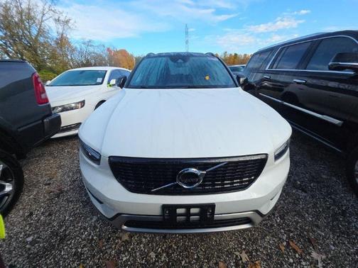 2021 Volvo XC40 T5 R-Design