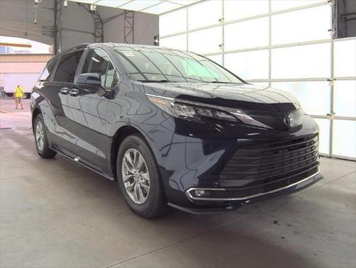 2024 Toyota Sienna XLE 8 Passenger