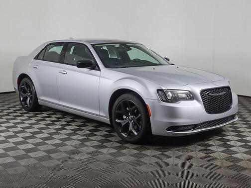 2023 Chrysler 300 Touring