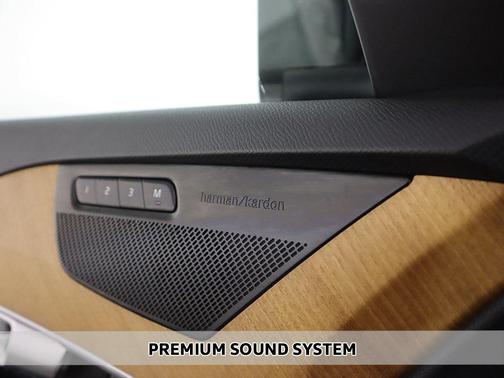 2023 Volvo XC90 Recharge Plug-In Hybrid T8 Plus Dark Theme 7-Seater