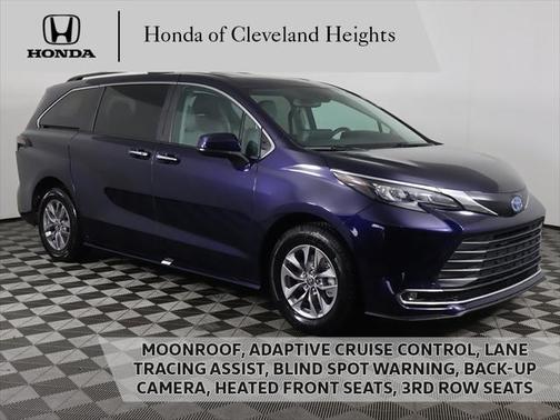 2024 Toyota Sienna XLE 8 Passenger