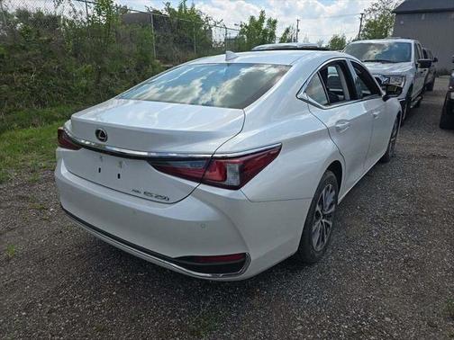 2023 Lexus ES 250 Base