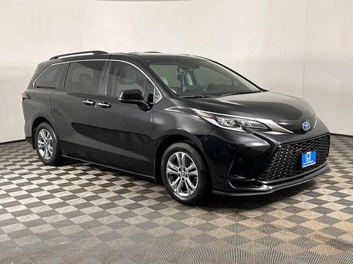 2022 Toyota Sienna XSE 7 Passenger