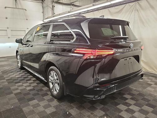 2022 Toyota Sienna XSE 7 Passenger