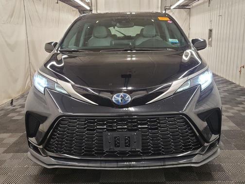 2022 Toyota Sienna XSE 7 Passenger