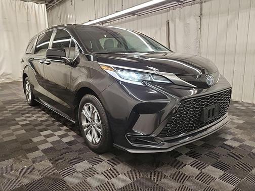 2022 Toyota Sienna XSE 7 Passenger