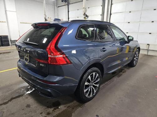 2023 Volvo XC60 Plus Dark Theme