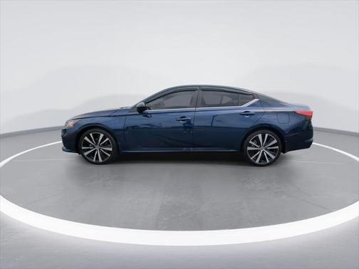 2022 Nissan Altima SR FWD