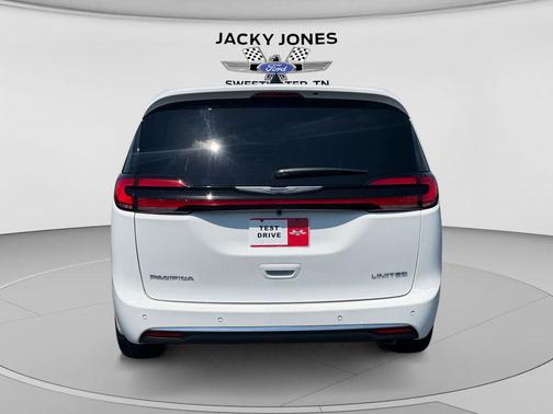 Bright White Clearcoat 2026 Chrysler Pacifica Limited