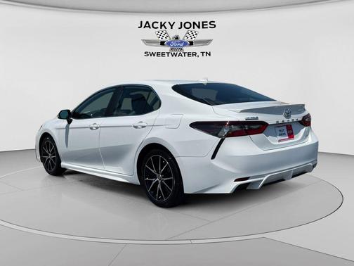 Ice Cap 2024 Toyota Camry SE