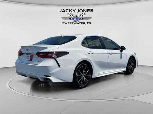 Ice Cap 2024 Toyota Camry SE